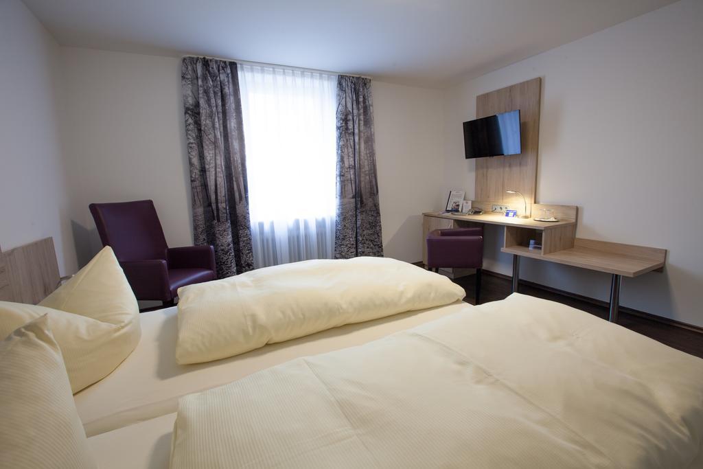 Hotel Zur Pfalz Kandel Kültér fotó